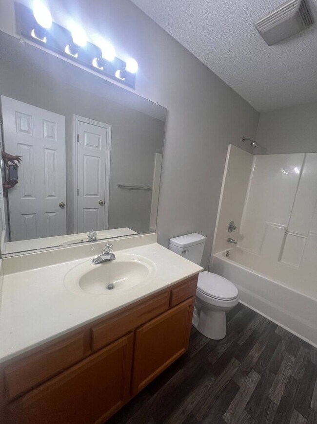 Building Photo - Charming 3-Bedroom Home with Endless Poten...