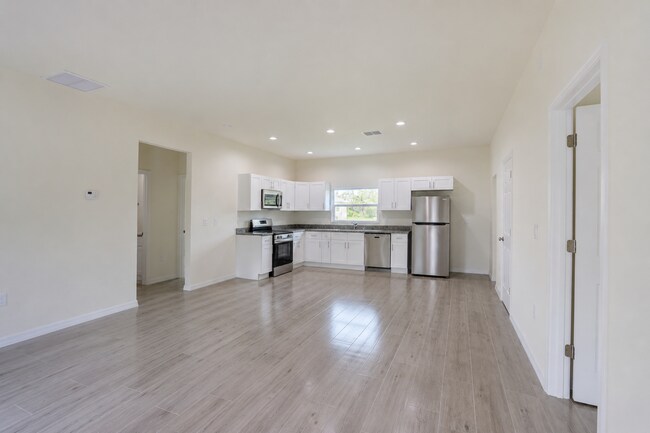 Building Photo - 608 Kleinart Dr