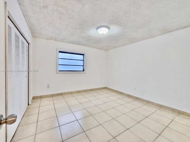 Building Photo - 424 SW 7th St