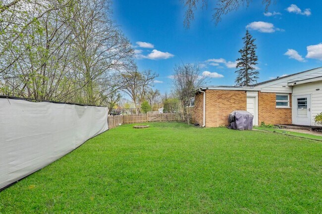 Building Photo - 558 Mallard Ln