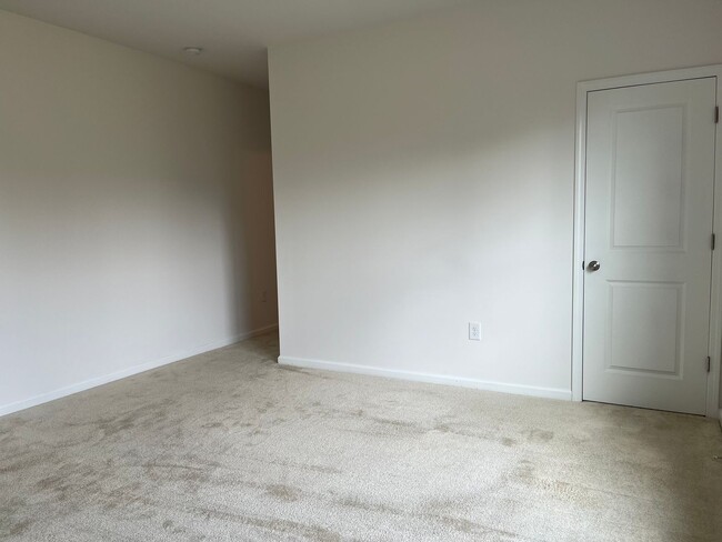 Building Photo - Stunning, Elegant Residence in Fuquay-Vari...