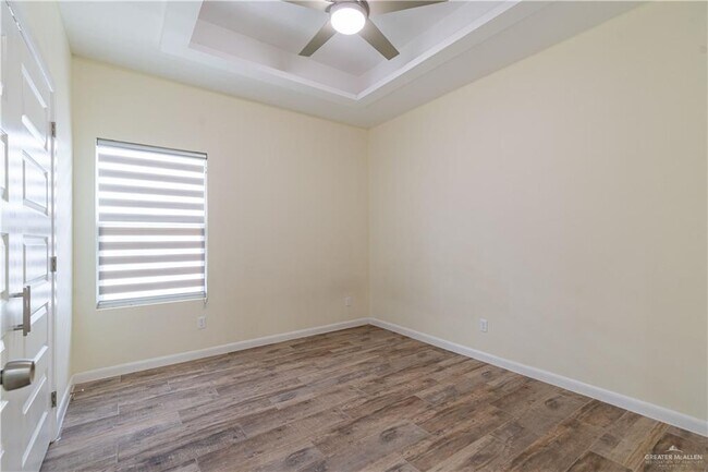 Building Photo - 15 N 59th Ln