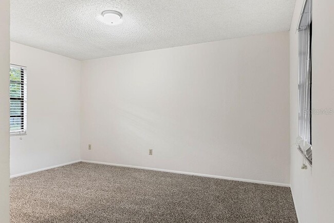 Building Photo - 223 E Fern Dr