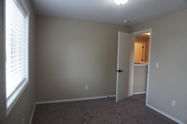 Building Photo - 16409 NE 31st St