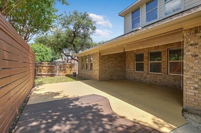 Building Photo - 401 King Eider Ln