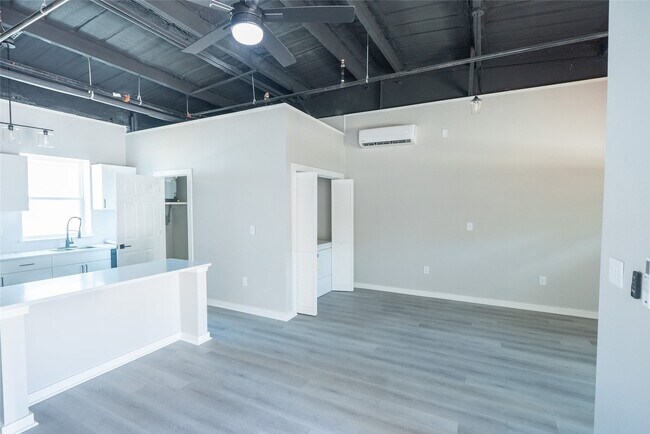 Building Photo - 2612 Castle St