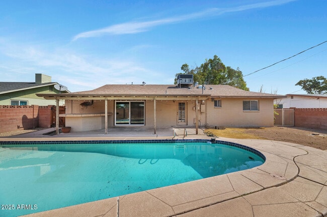 Building Photo - 439 E Malibu Dr