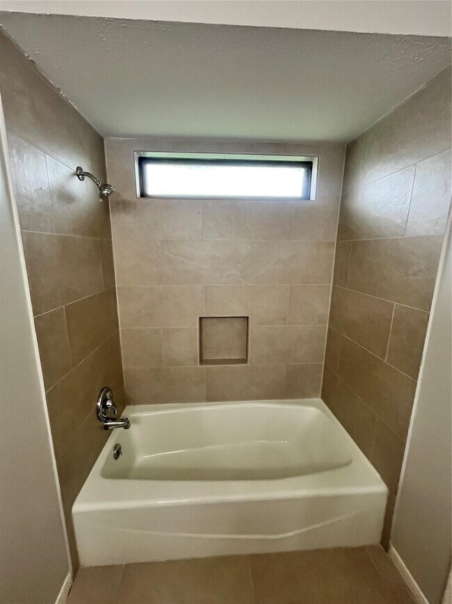 Building Photo - 6218 Woodland Forest Dr