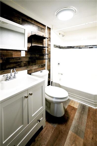 Building Photo - 539 Paines Ave NW