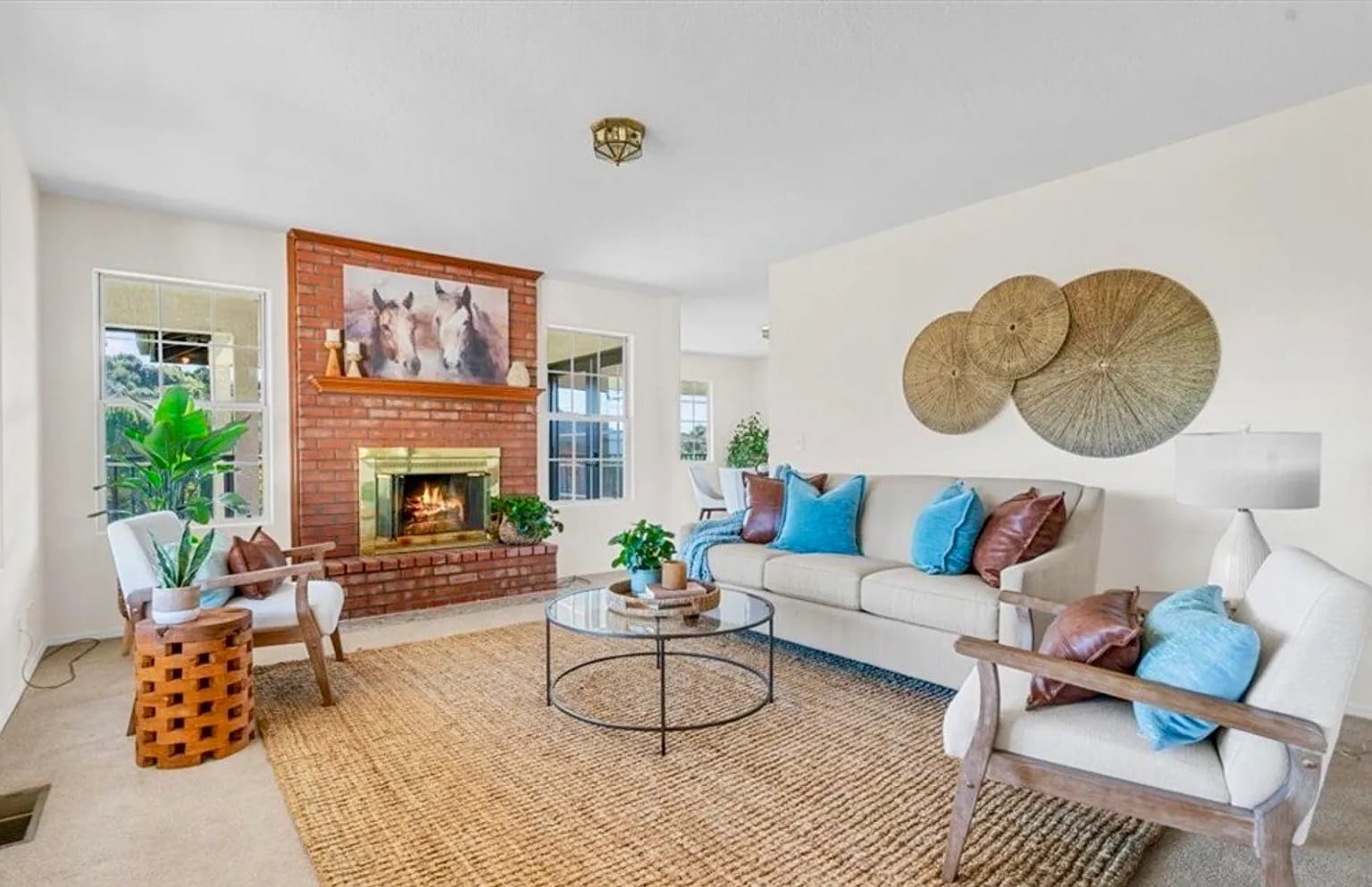 Front Living Room. - 221 Appy Way