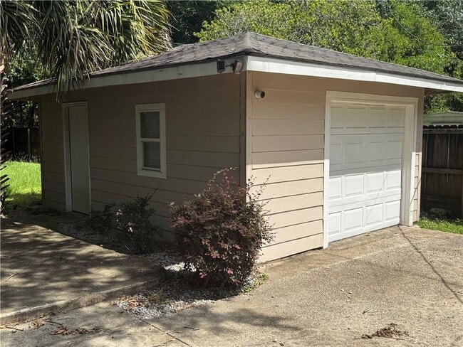 Building Photo - 132 Florence Pl