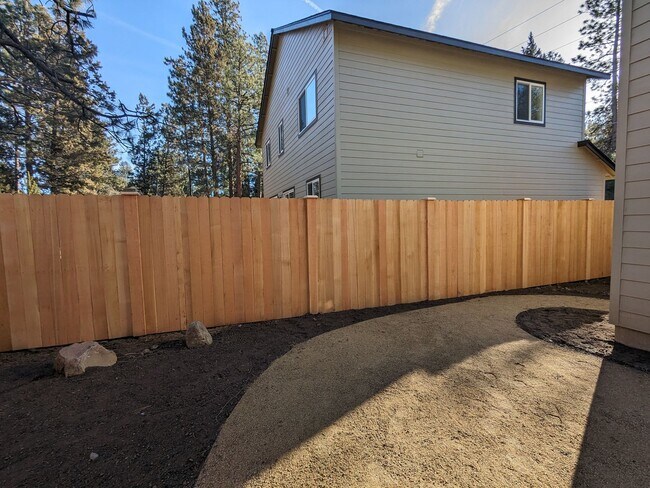Building Photo - Nearly new 2 bedroom 1 bath detached ADU with a double-car garage and a private fenced backyard