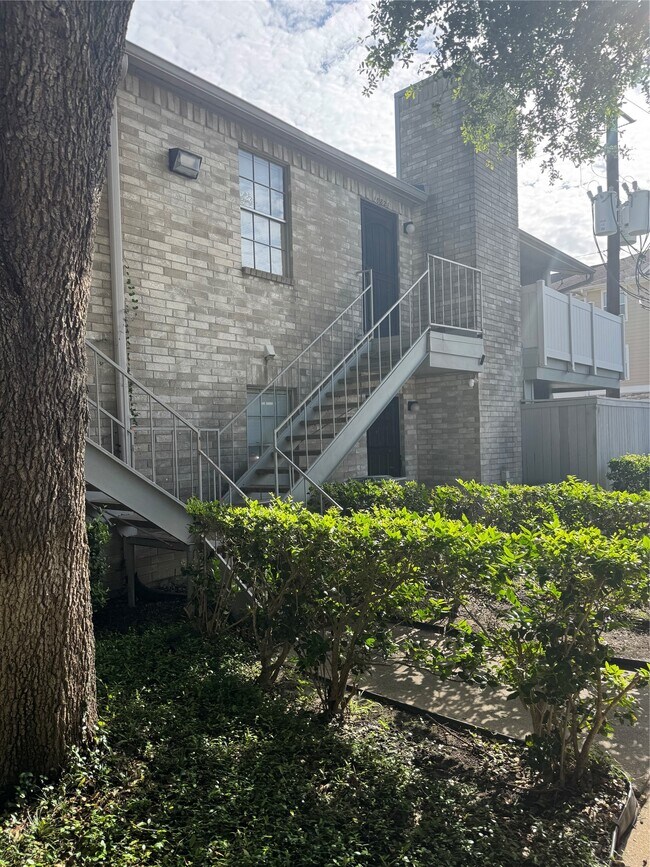 Building Photo - 10821 Braes Bend Dr