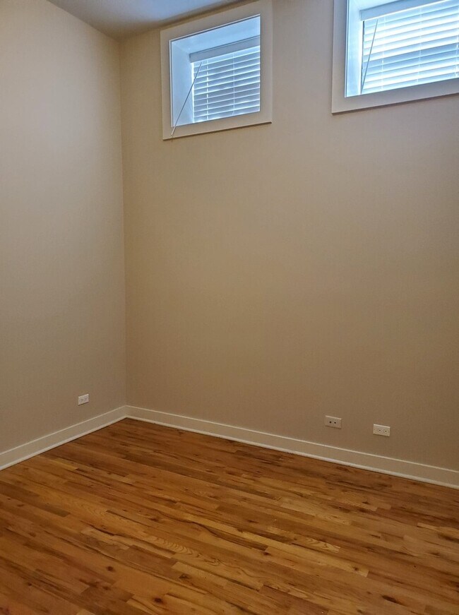 Building Photo - 3609.5 N Lakewood Ave