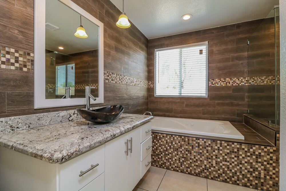 Building Photo - 1616 S 82nd Dr