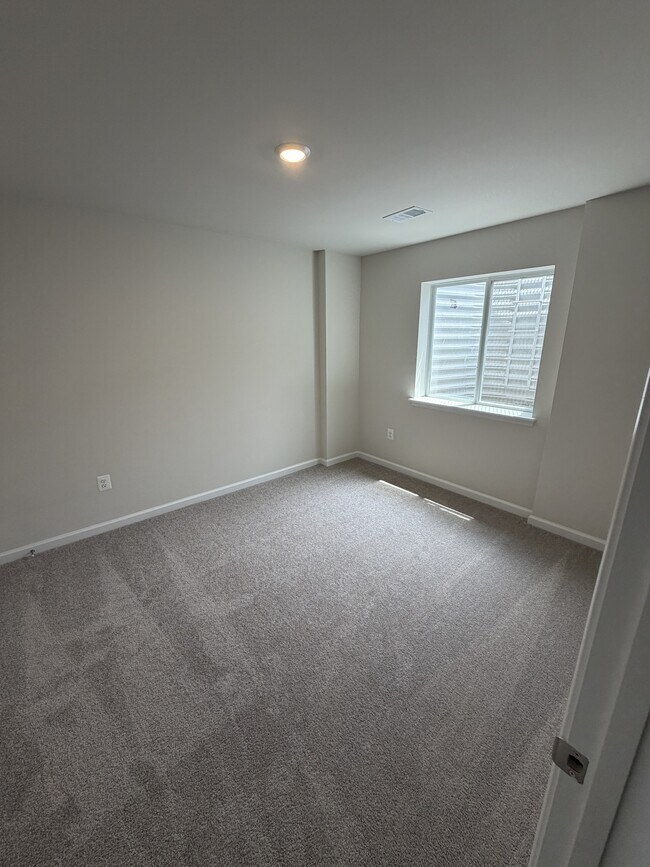 Building Photo - 18 Ironwood Ct