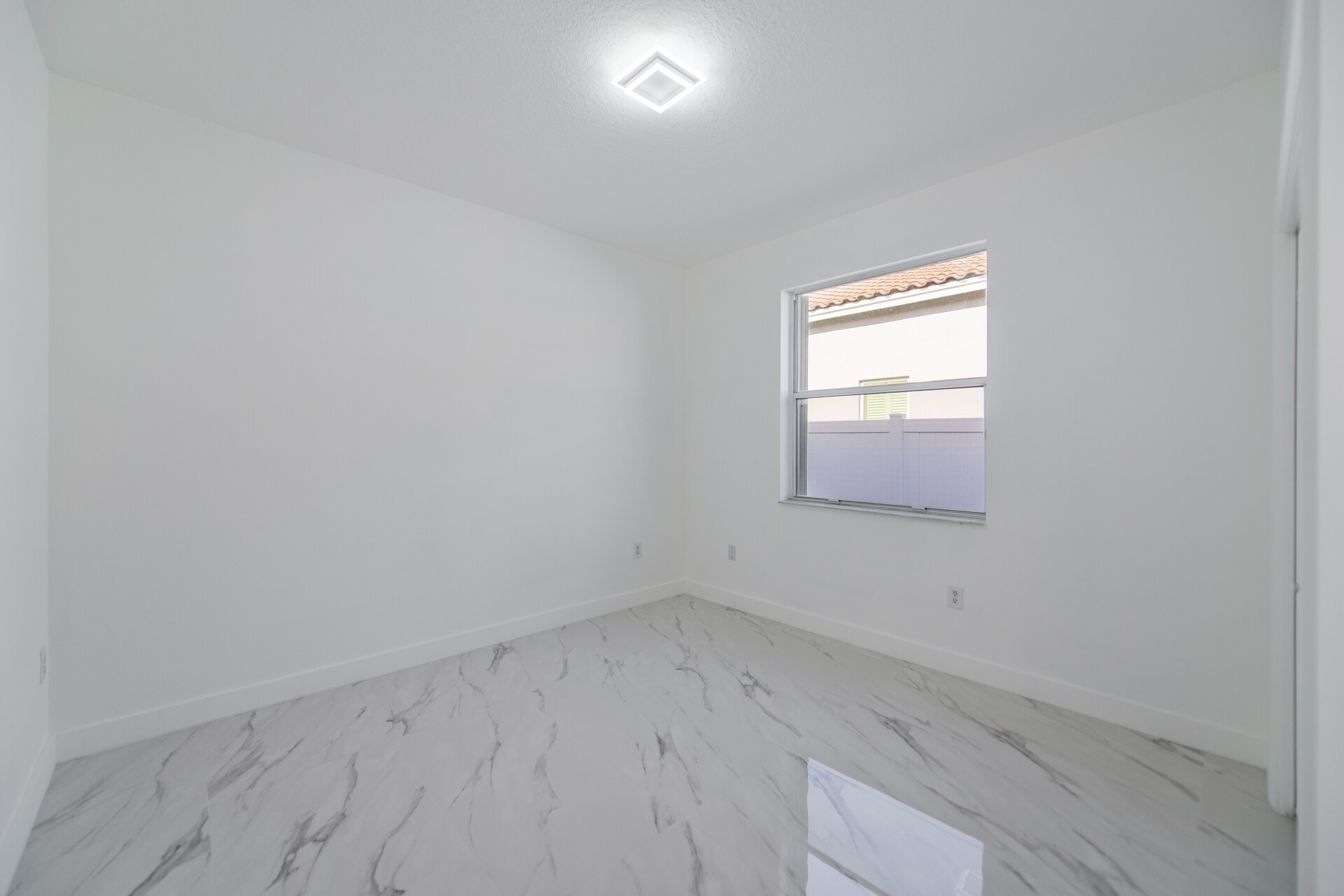 Building Photo - 5290 SW 134th Ave