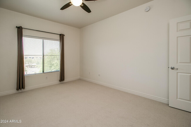 Building Photo - 5450 E Deer Valley Dr