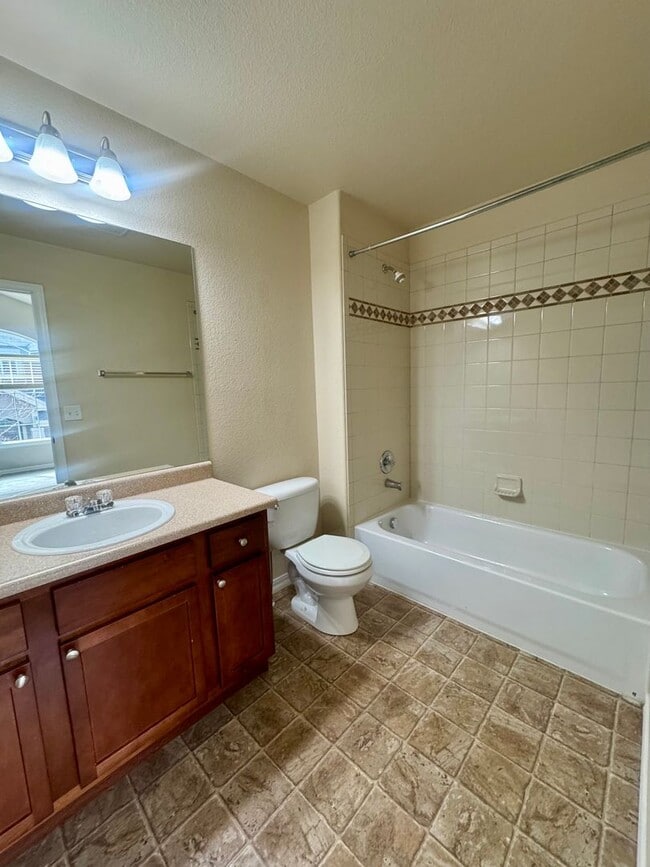 Building Photo - Updated Townhome in North Colorado Springs