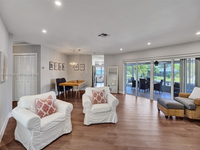 Building Photo - 620 W Palmetto Park Rd