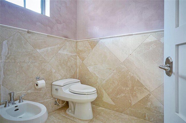 Building Photo - 3747 Prairie Ave