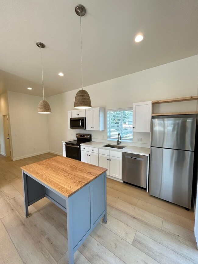 Building Photo - Newly Constructed 2 Bedroom / 2 Bath - Clo...