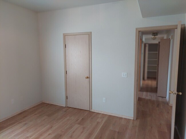 Building Photo - 2443 Undine St