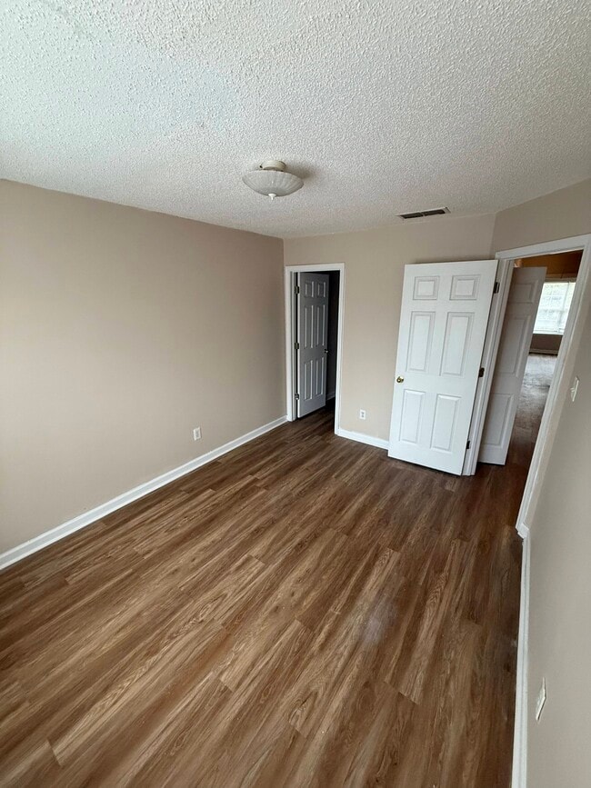 Building Photo - 460 Parkway Rd