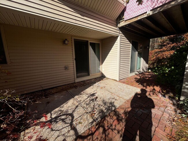 Building Photo - Available Now! 2-Bedroom, 2-Bath Condo in ...