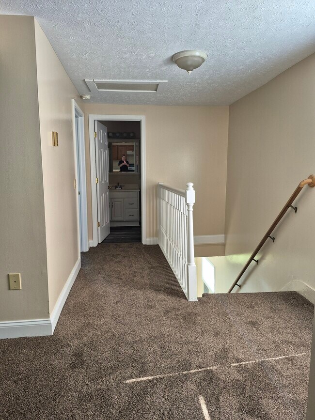 Building Photo - 124 Crain Ave