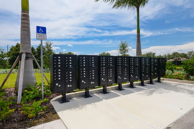 Building Photo - 9062 Dahlia Cir