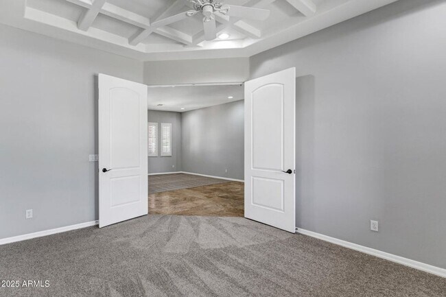 Building Photo - Gilbert 4 Bed & 3 Bath on HUGE LOT - Acre+...