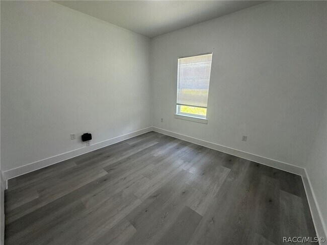 Building Photo - 2810 W Huron Ln