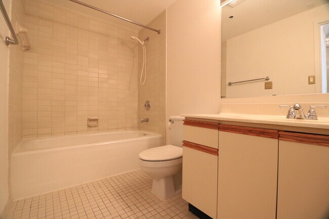 Building Photo - 1805 Crystal Dr