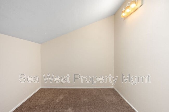 Building Photo - 1366 Eldean Ln
