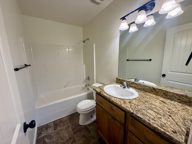 Building Photo - 3-BR Townhome Near Costco