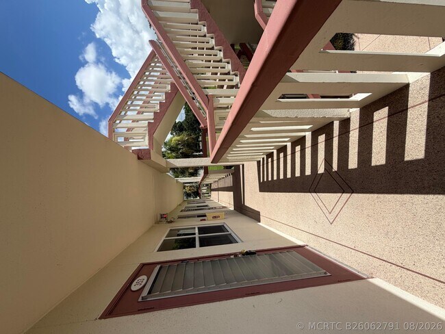 Building Photo - 353 Mansfield Dr