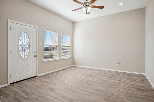Building Photo - 518 Wood Dr