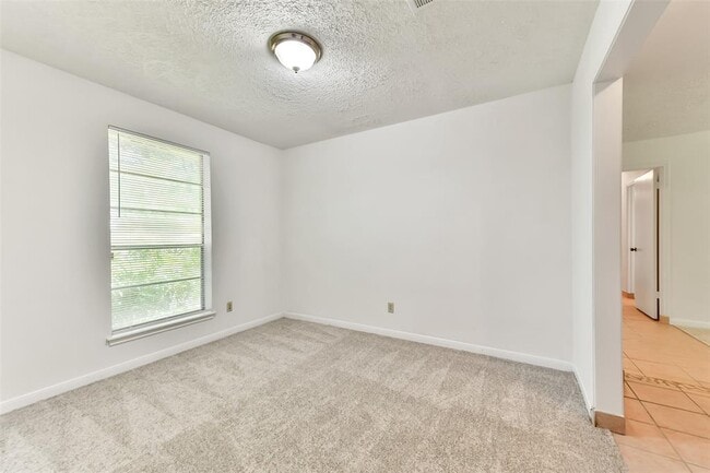 Building Photo - 3405 E Circle Dr