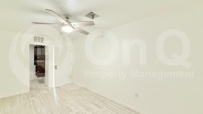 Building Photo - 4518 W Crivello Ave