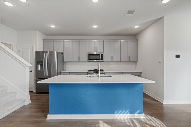 Building Photo - Spacious 3 Bedroom Townhome in Gated Community