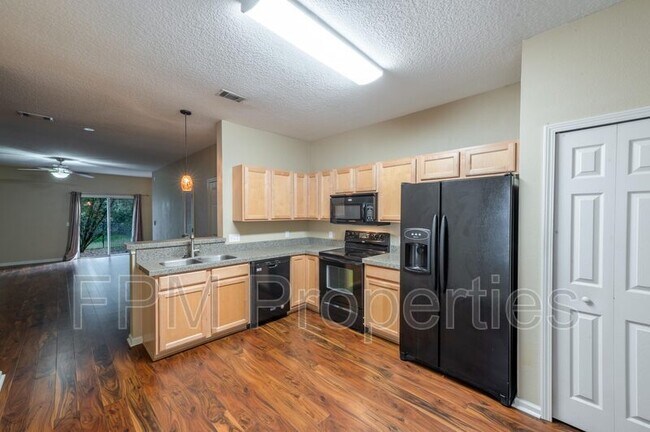 Building Photo - 807 Scrub Jay Dr