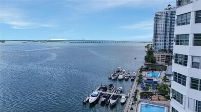 Building Photo - 801 Brickell Bay Dr