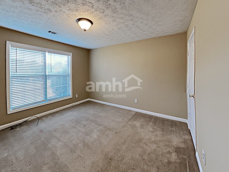 Building Photo - 1545 Maple Pointe Ct