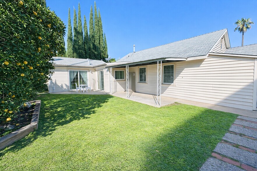 Building Photo - 7445 Orion Ave