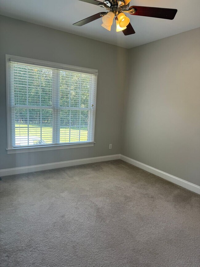 Building Photo - Beautiful Brick Home in NW School District