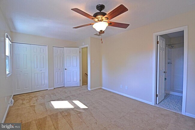 Building Photo - 22426 Greenview Ct