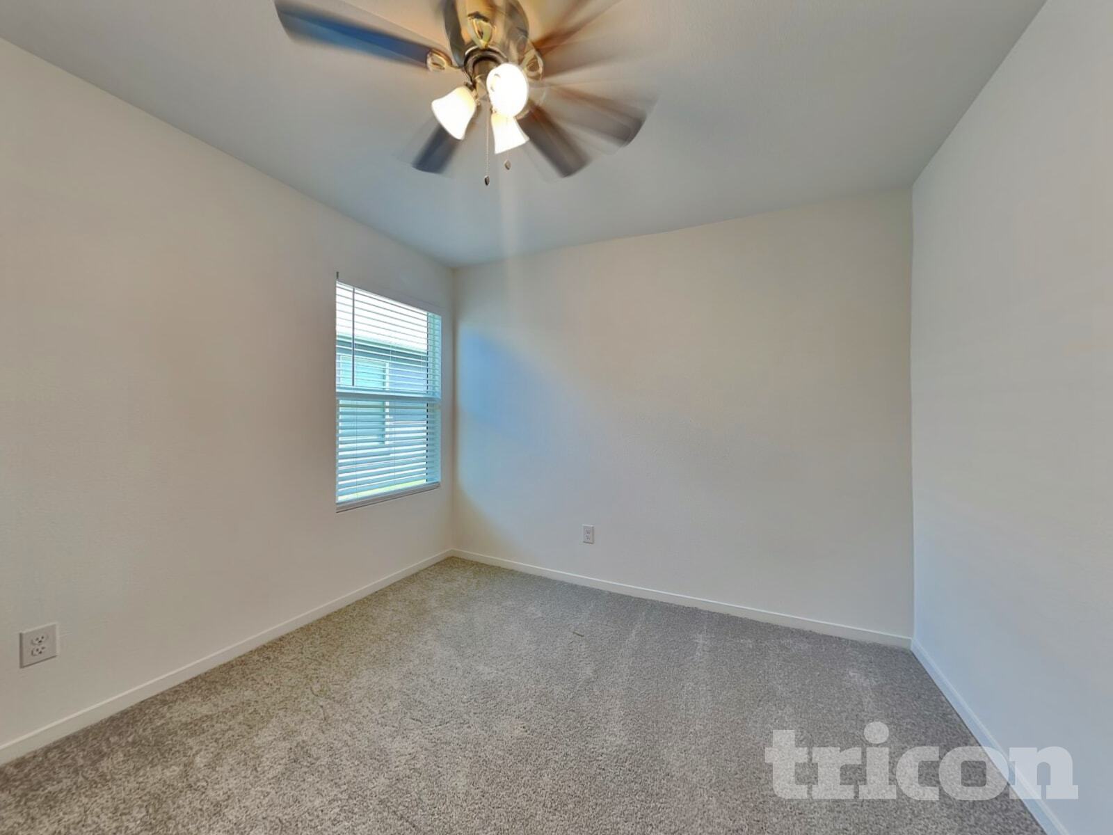 Building Photo - 827 Ponderosa Ln