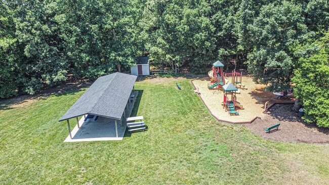 Building Photo - Beautifully Refreshed 4 Bedroom 3 Bath Col...
