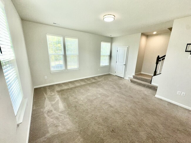 Building Photo - Amazing 3BD, 2.5BA End-Unit Townhome with 4th Bonus Room in the Heart of Durham